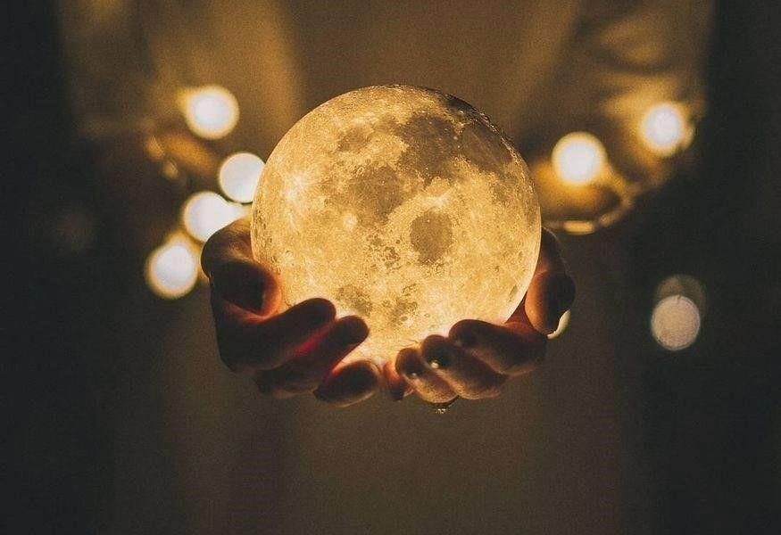 Популярний дизайнерський Нічник MOON LAMP 13 см на Акумуляторі з Пультом - Зображення 2