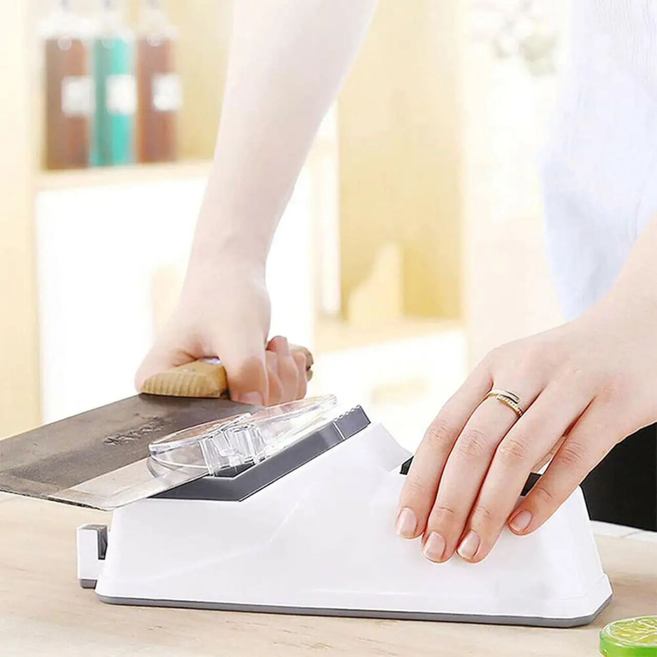 Точилка електрична 4 в 1 для ножів та ножиць від USB Electric Knife Sharpener - Image 4
