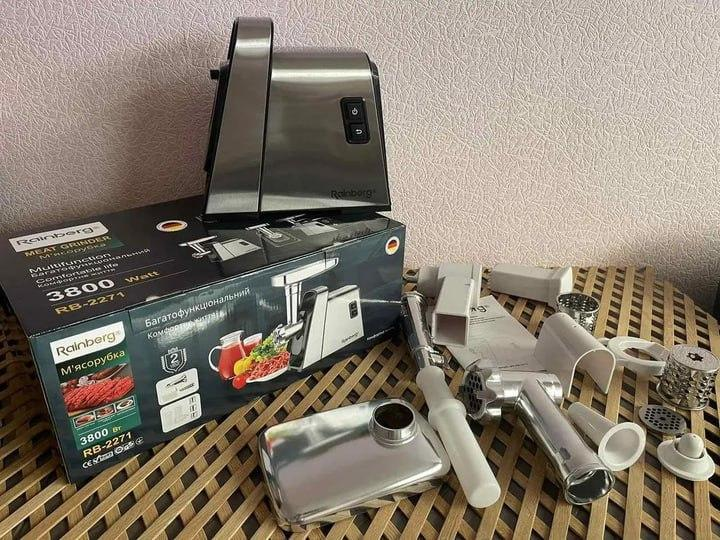 Електрична м'ясорубка Rainberg RB-2271 м'ясорубка 3 решітки 4 насадки Сірий 3000 Вт - Зображення 3
